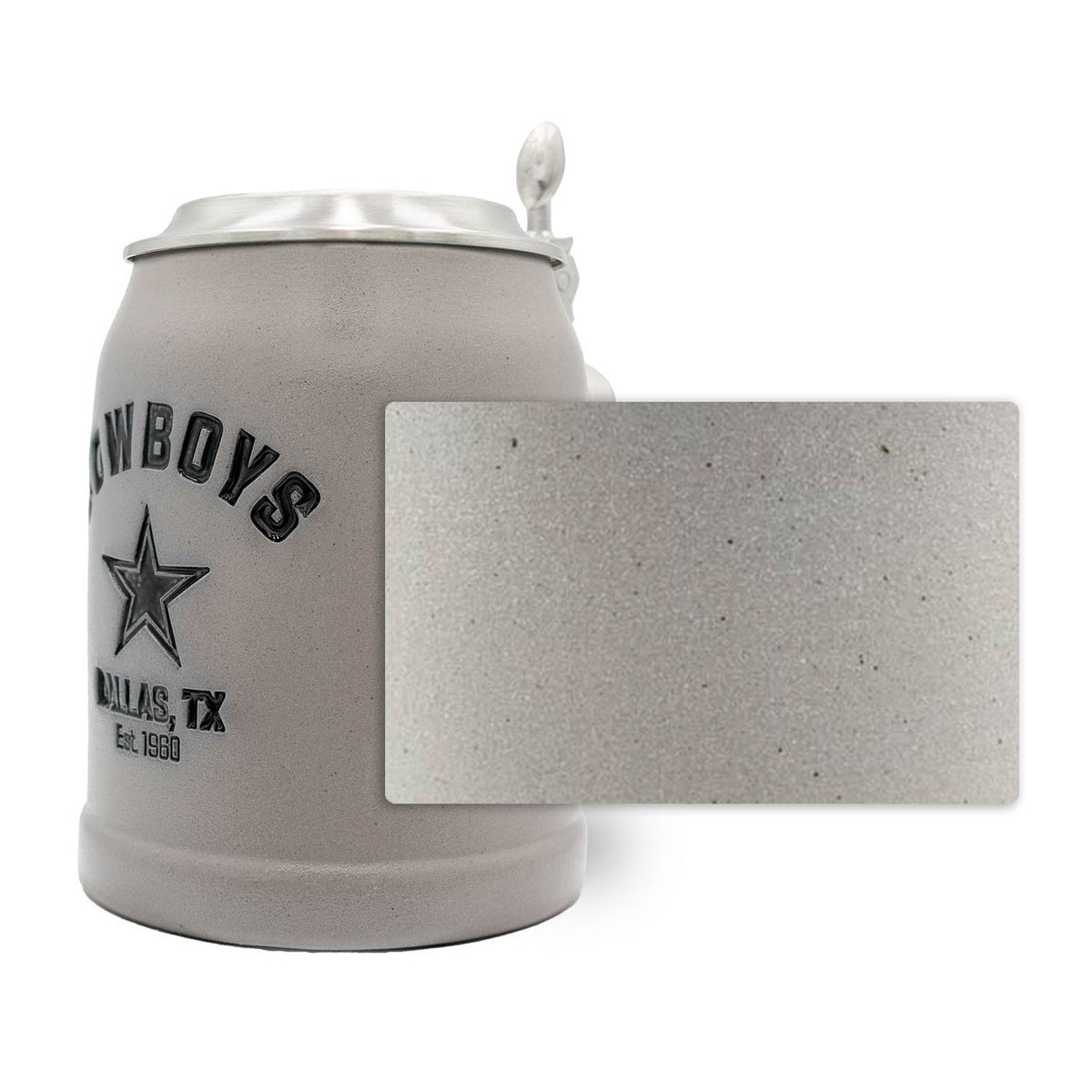 NFL PREMIUM Teamkrug Dallas Cowboys, grauer Steinkrug mit Zinndeckel und Logo im Detail.