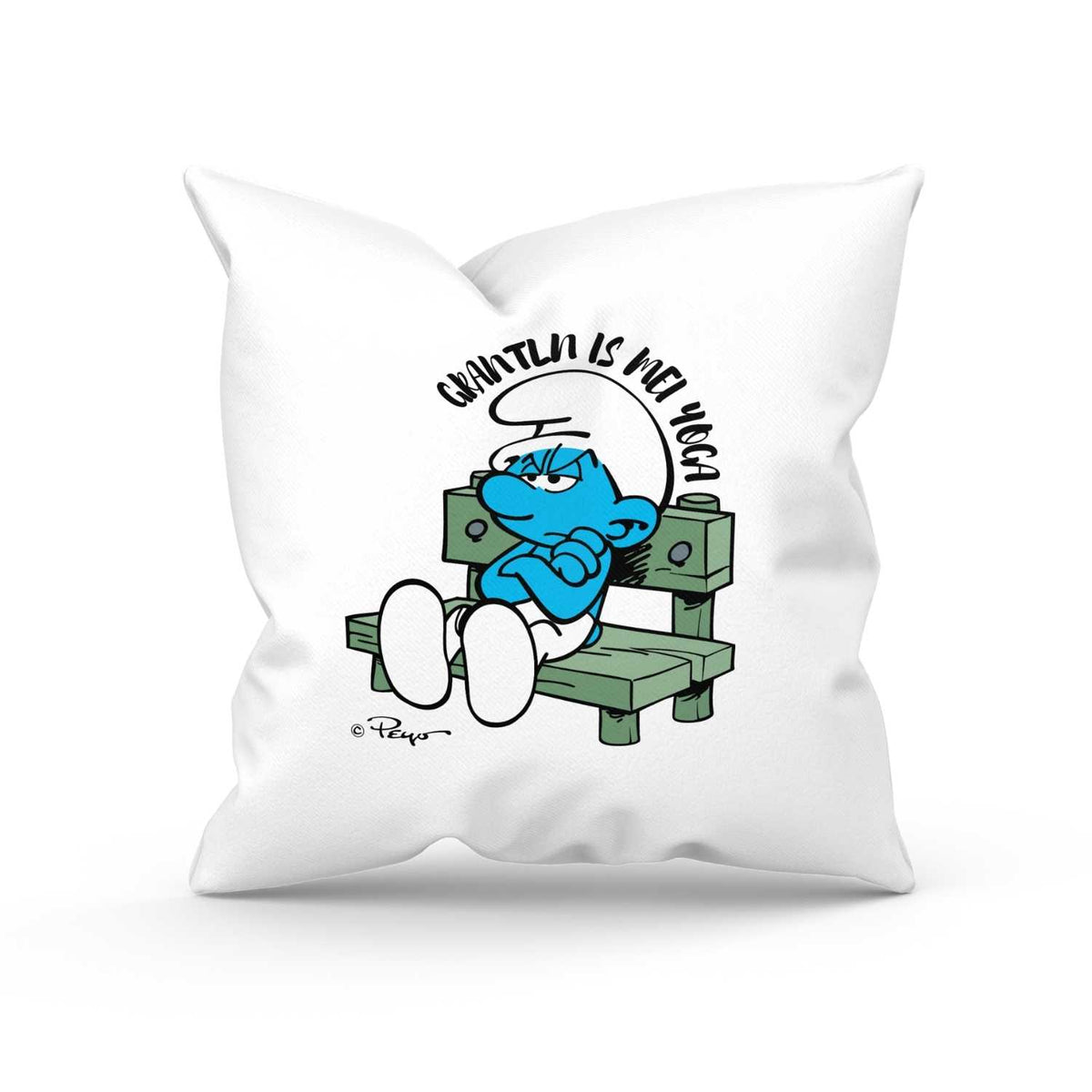 ®Die Schlümpfe Kuschelkissen mit Grantelbart auf einer Bank und dem Text "Grantln is mei Yoga".