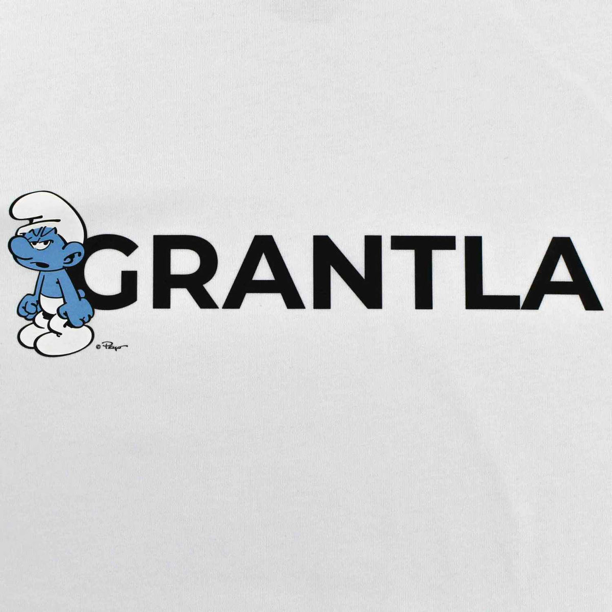 Schlümpfe Herren T-Shirt Grantla in weiß mit mürrischem Schlumpf und "GRANTLA" Schriftzug auf der Brust.