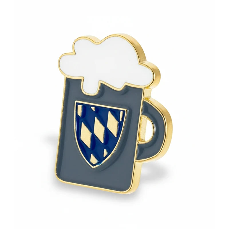Bierkrug Anstecker mit Bayern-Wappen in der Seitenansicht mit goldfarbenen Kanten
