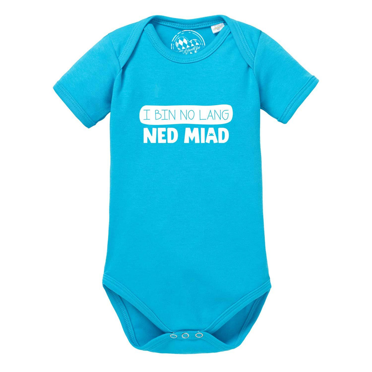 Türkisfarbener Baby Body "no lang ned miad!" mit lustigem Spruch in weiß und Druckknöpfen im Schritt.