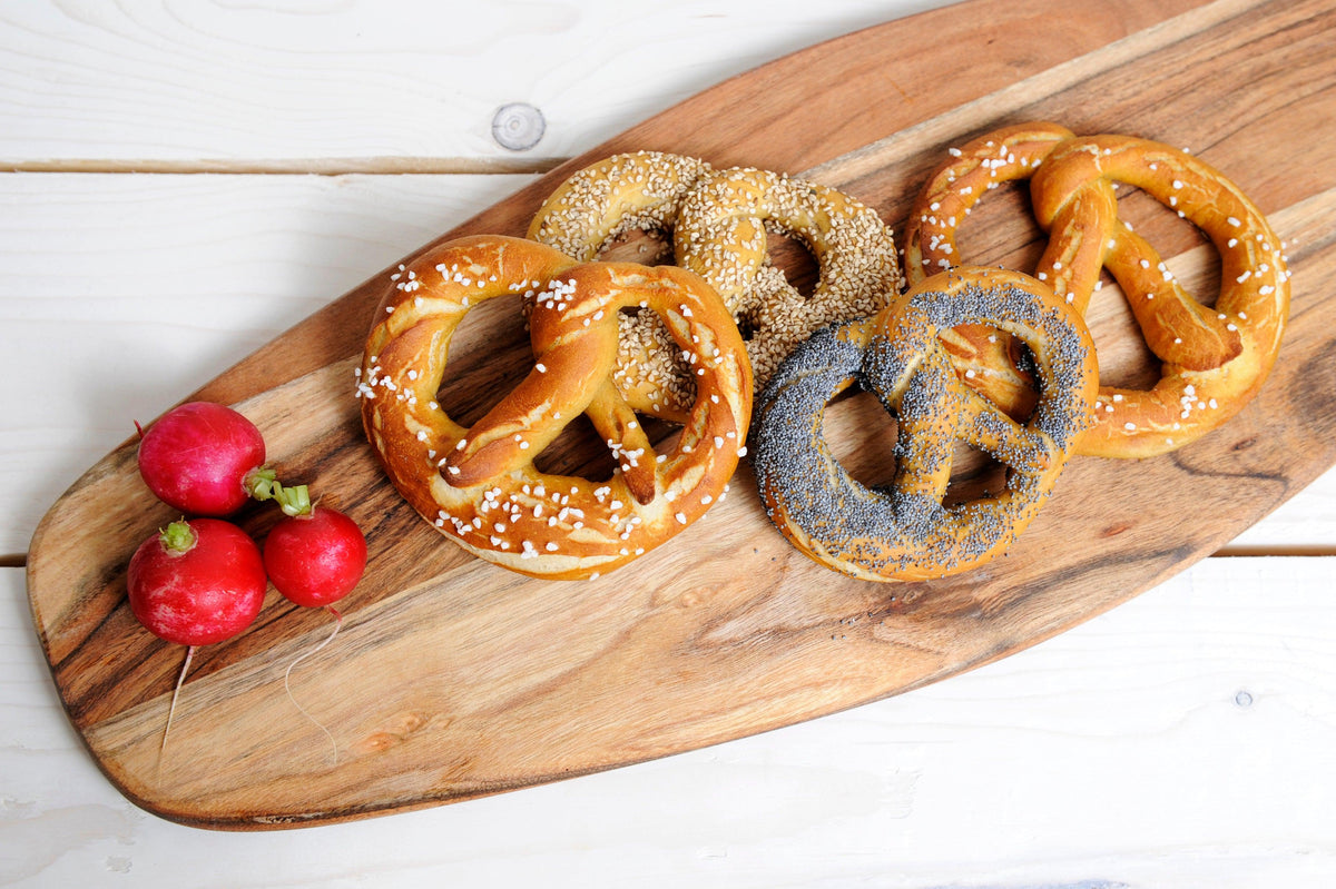 Brezn-Backmischung aus Dinkelmehl mit grobkörnigem Salz, ergibt 12 goldbraune Brezn, Packungsinhalt 635 g.