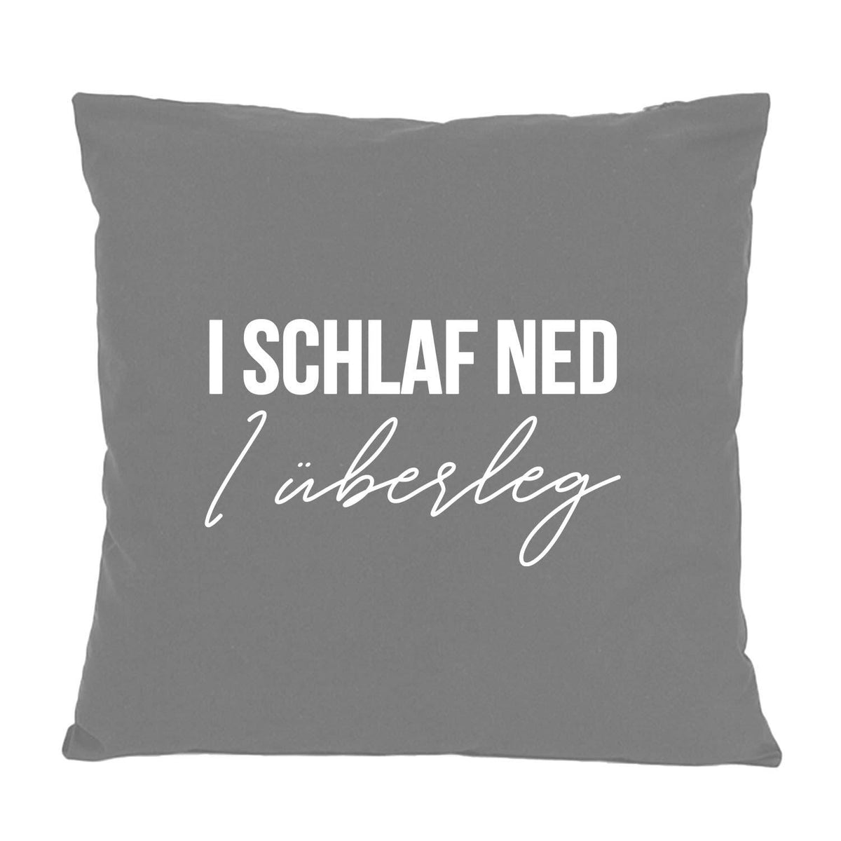 Graues Kissen I schlaf ned, I überleg mit weißer Schrift, dekoratives Wohnaccessoire für Sofa oder Bett, bayerischer Spruch.