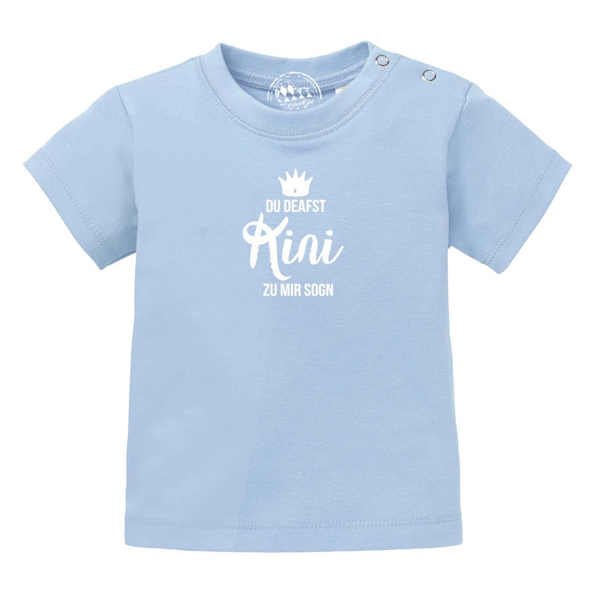 Helles Baby T-Shirt Kini in Hellblau mit weißem Aufdruck "Du deafst Kini zu mir sogn" und Krone.