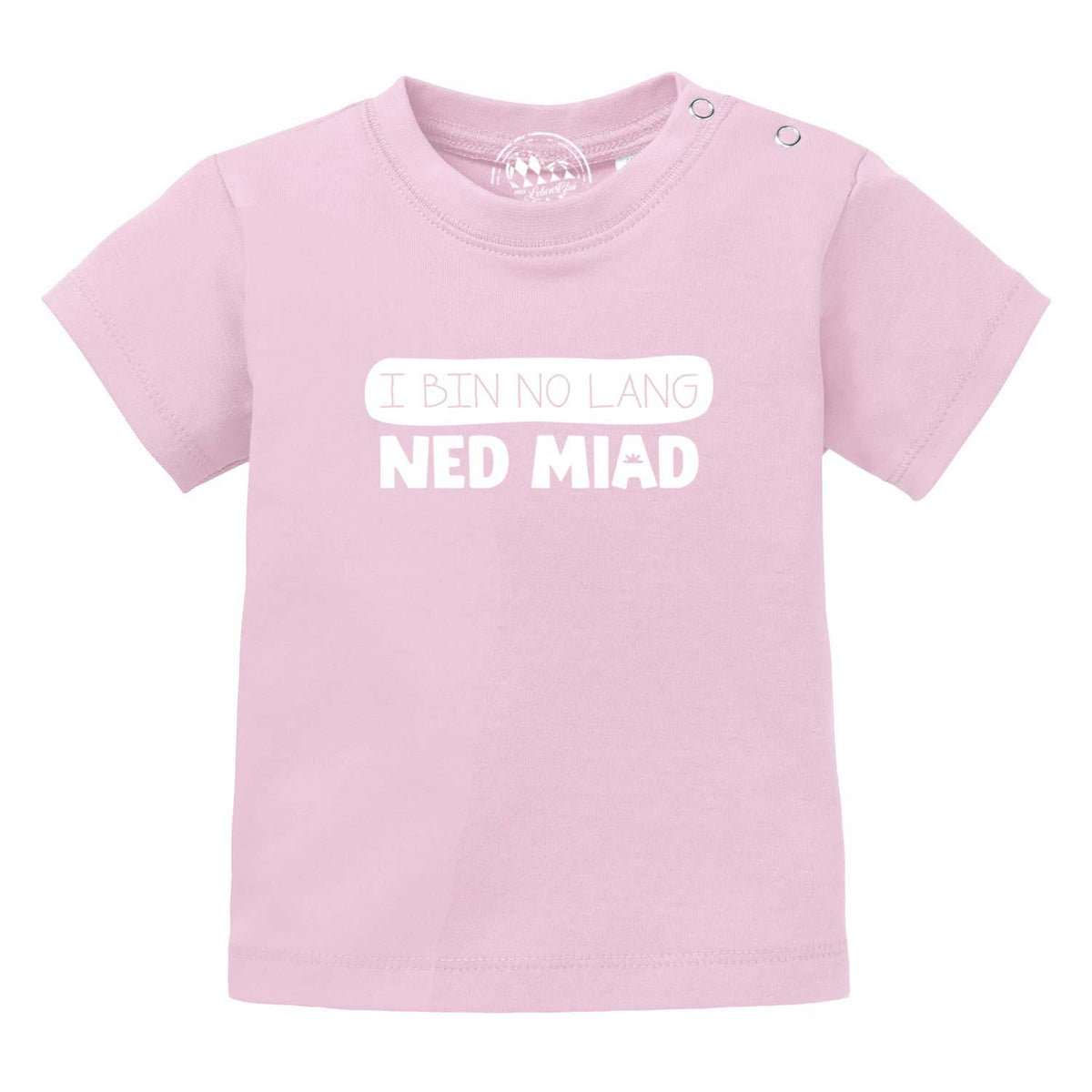 Rosa Baby T-Shirt mit Aufschrift "I BIN NO LANG NED MIAD" und praktischen Druckknöpfen an der Schulter