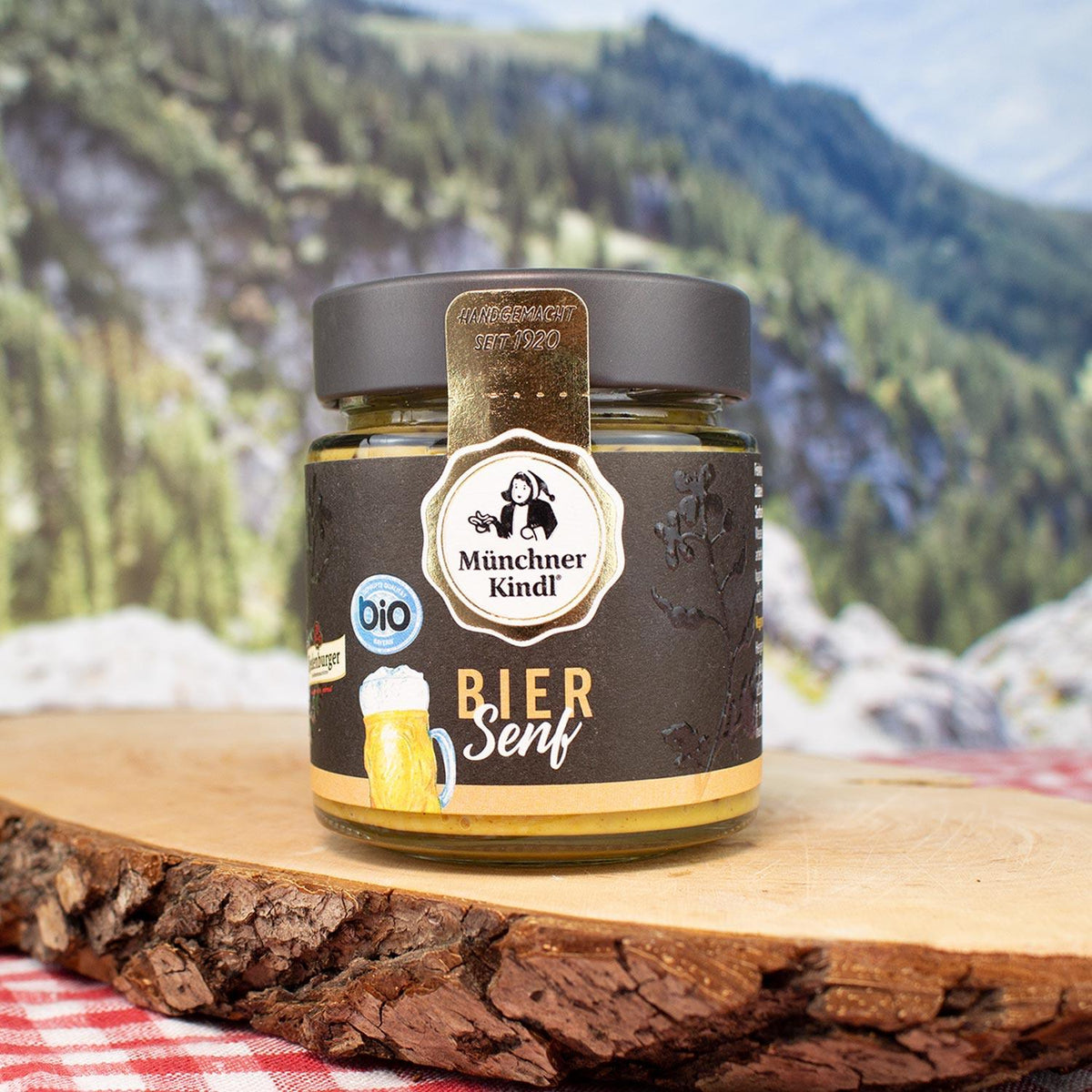 Mittelscharfer Bio-Senf mit kräftigem Bieraroma, goldgelb, cremige Textur, Inhalt: 125 ml.