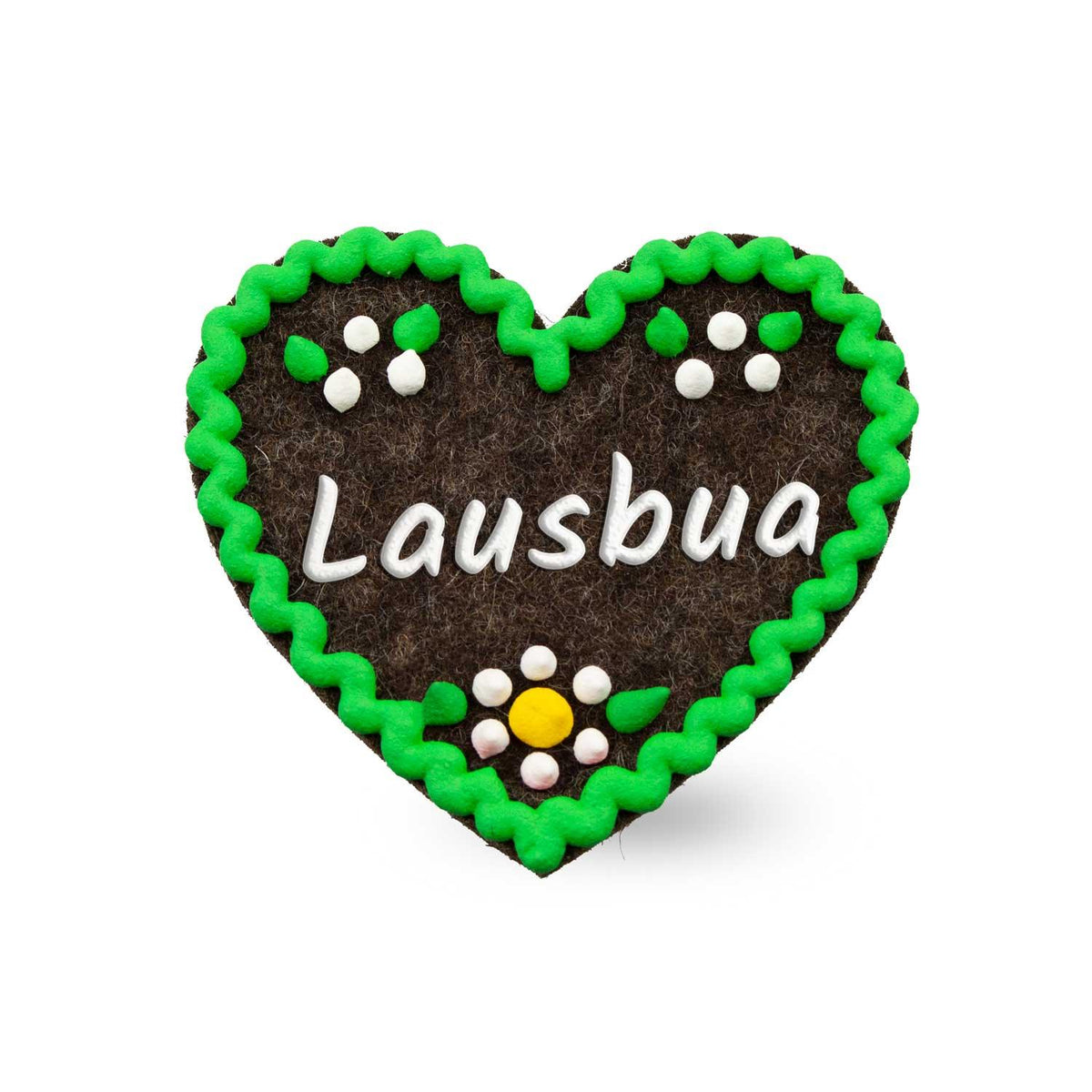 Brauner Filzherz-Anstecker "Lausbua" mit grünem Rand, weißen Blüten und Stickerei.