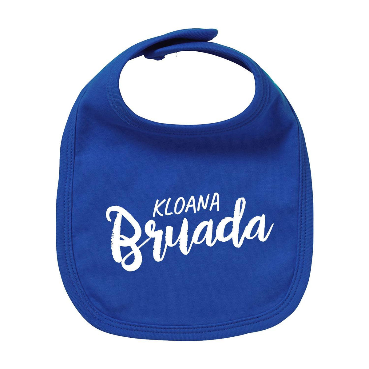 Blaues Lätzchen Kloana Bruada mit weißer Schrift, ideal für Babys und Kleinkinder, weiches Material.
