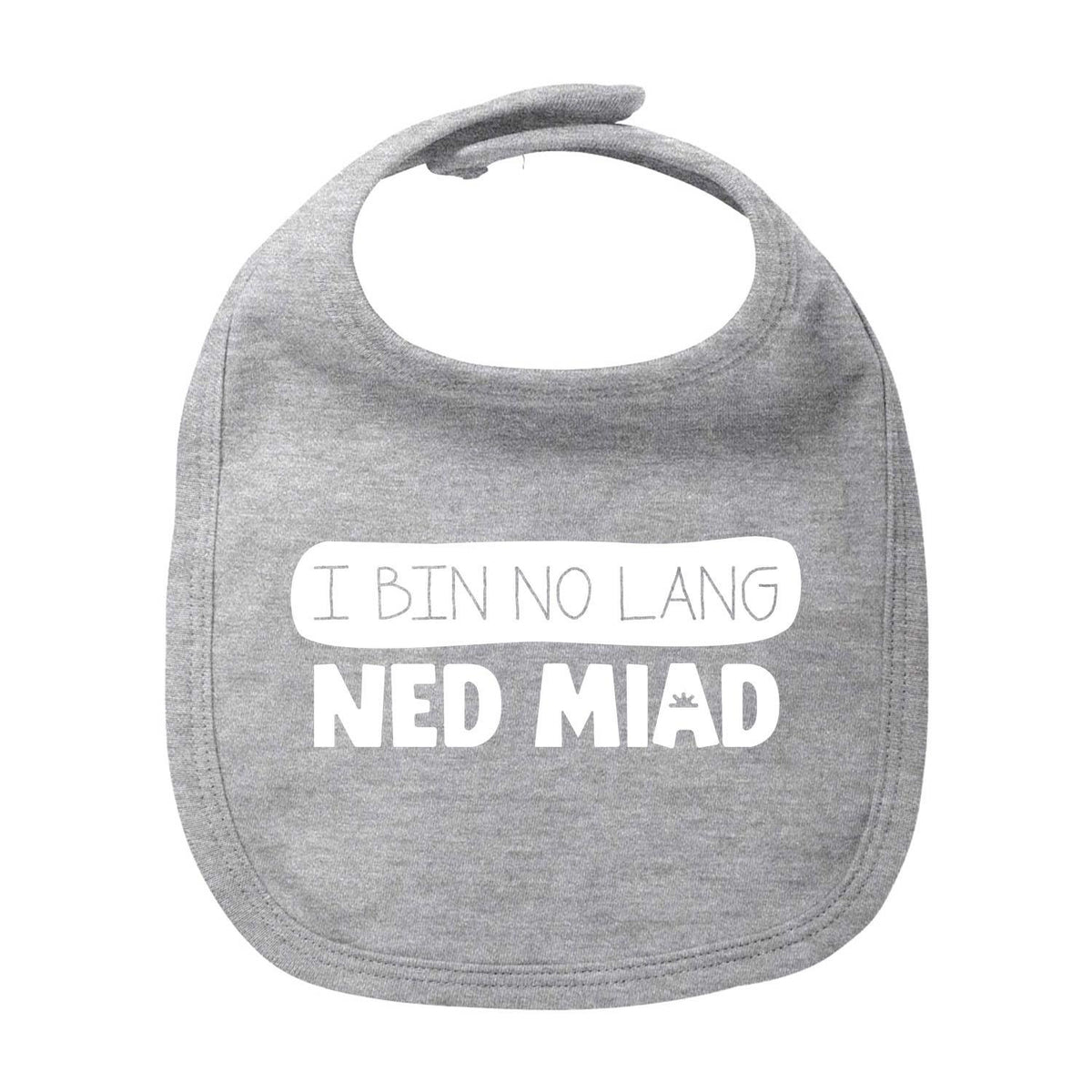 Graues Baumwoll-Lätzchen mit weißem Aufdruck "I BIN NO LANG NED MIAD" für Babys und Kleinkinder.