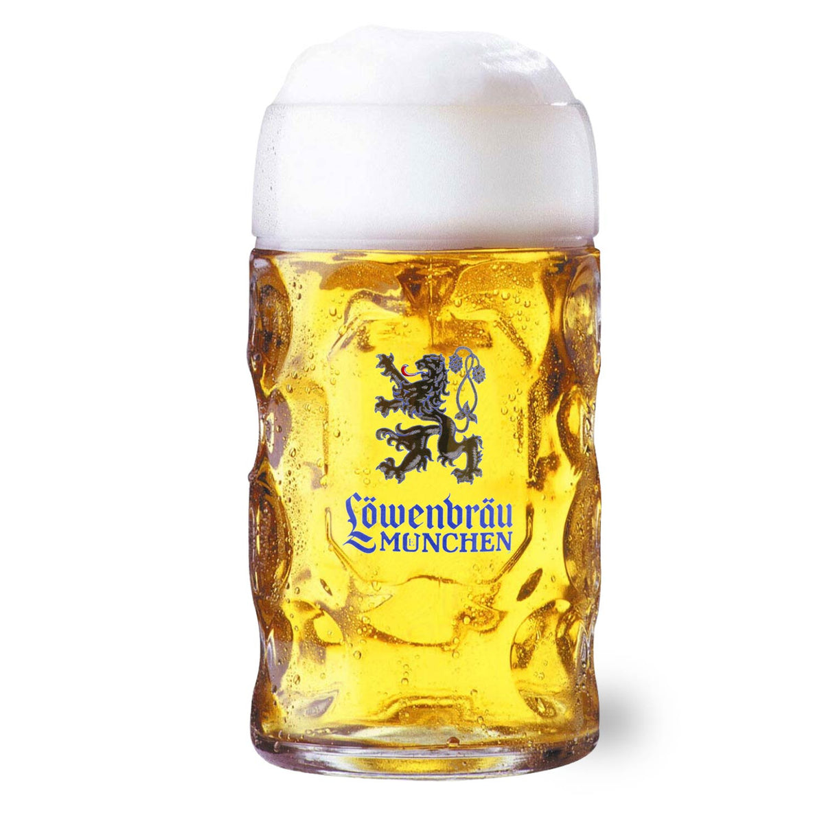 Gefüllter Löwenbräu Glas Masskrug mit hellem Bier und weißem Schaum, Logo auf der Vorderseite, Trinkgenuss.