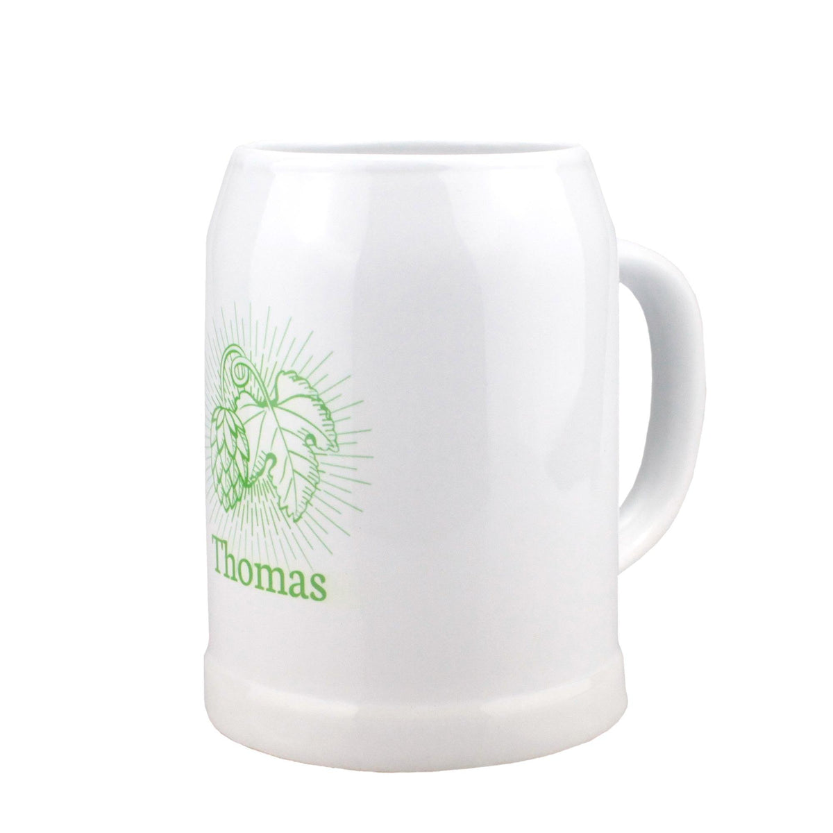 Weißer Bierkrug aus Keramik mit leichtem Henkel und grüner Hopfen-Illustration mit Namen "Thomas".