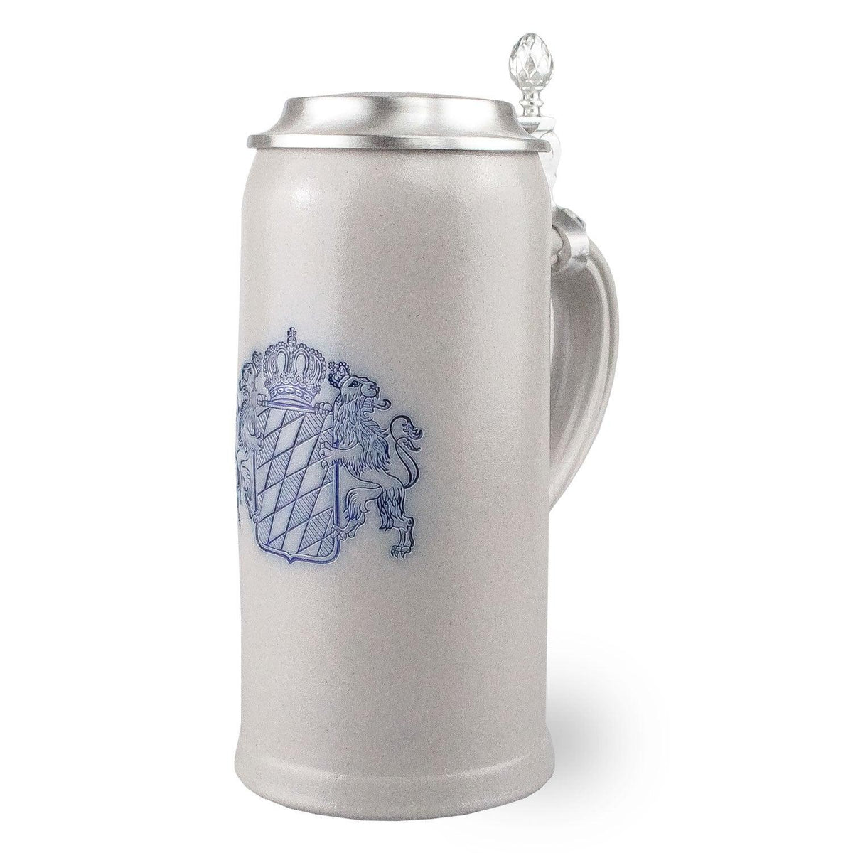 Schlanker Bierkrug aus Steinzeug mit gravierbarem Zinndeckel, Bayernwappen und blau-weißem Rautenmuster, 0,5 Liter.