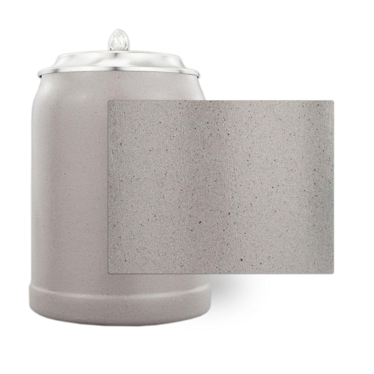 PREMIUM Steinkrug Bierkrug mit mattgrauer, rauer Oberfläche und detailreichem Zinndeckel.