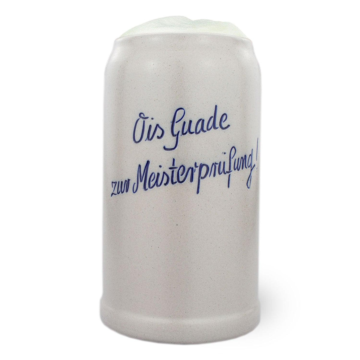 PREMIUM Steinkrug mit bayrischem Spruch "Ois Guade zur Meisterprüfung!", gefüllt mit hellem Bier und Schaumkrone.
