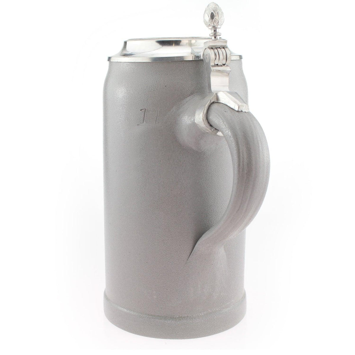 Grau-matter PREMIUM Steinkrug mit poliertem Zinndeckel und detailreichem Ornamentverschluss, 1 Liter Füllmenge.