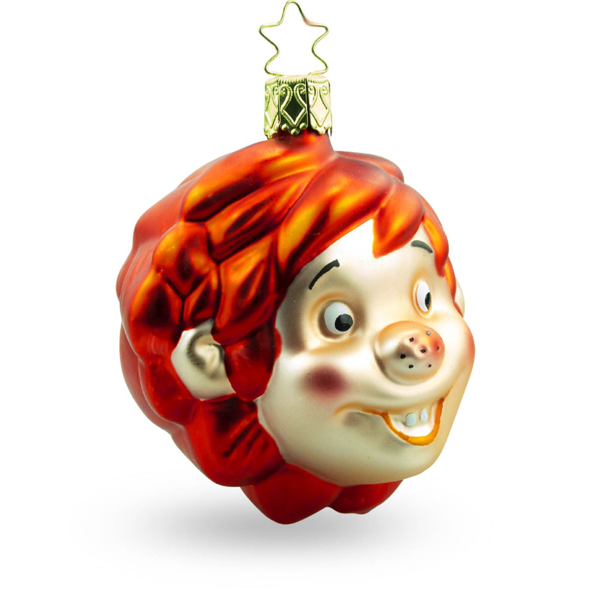 Bunte Pumuckl Weihnachtskugel aus Glas mit rotem Haar und schelmischem Gesicht, aufhängbar am goldenen Stern.