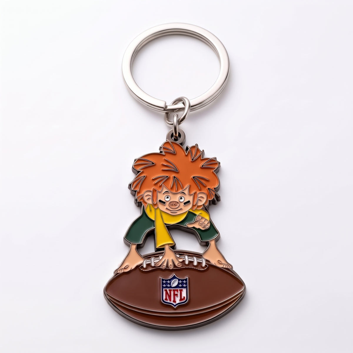 NFL x Pumuckl Schlüsselanhänger aus emailliertem Metall – Pumuckl am Football mit NFL-Logo, Fanartikel zum NFL Munich Game 2026