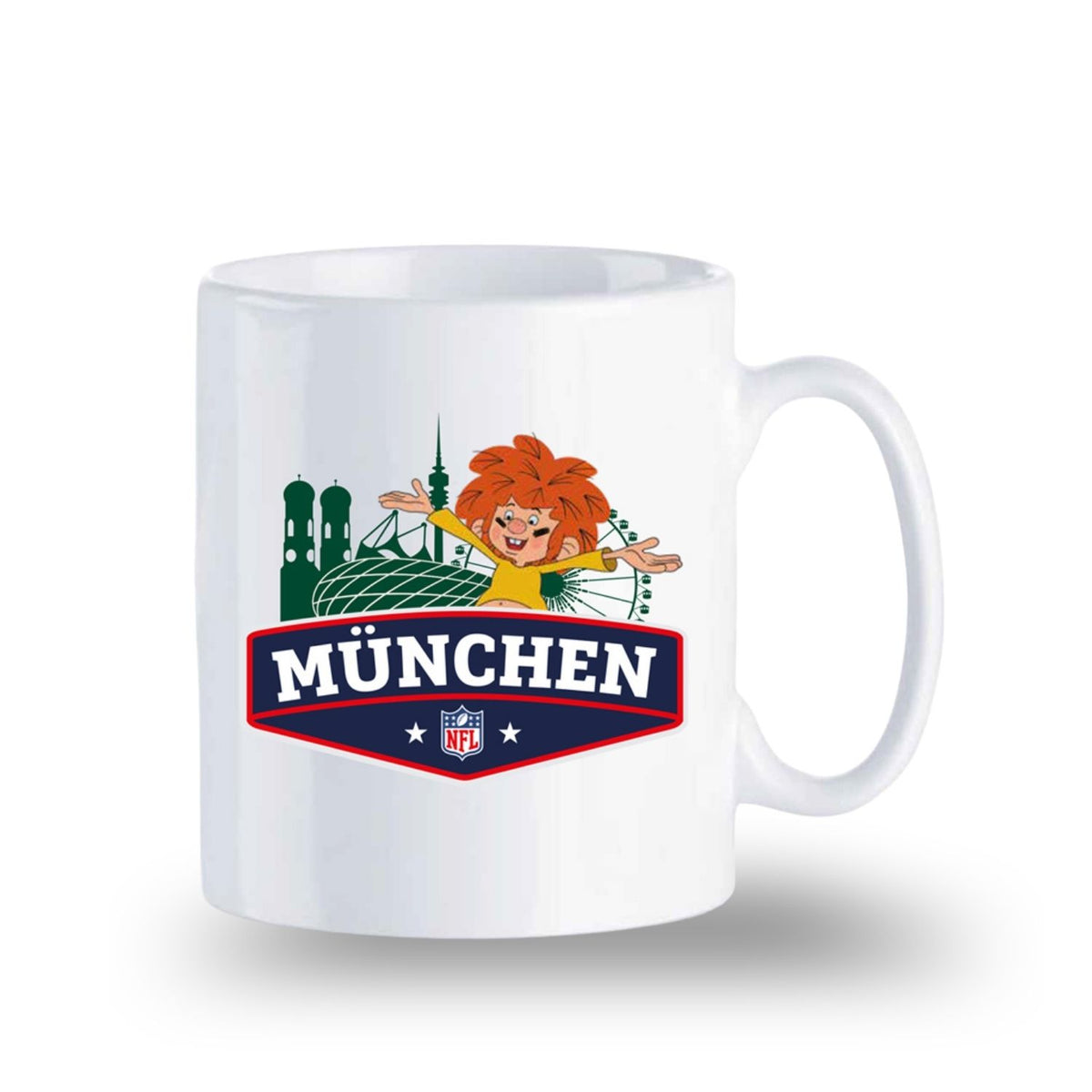 NFL x Pumuckl Tasse München – weiße Keramiktasse mit Pumuckl über Frauenkirche, Olympiaturm, Allianz Arena und Riesenrad, Schriftzug „MÜNCHEN“ mit NFL-Logo