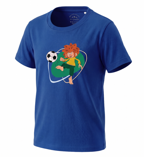 Blaues Kinder T-Shirt mit farbigem Pumuckl-Motiv, der barfuß einen Fußball kickt, ideal für Fans.