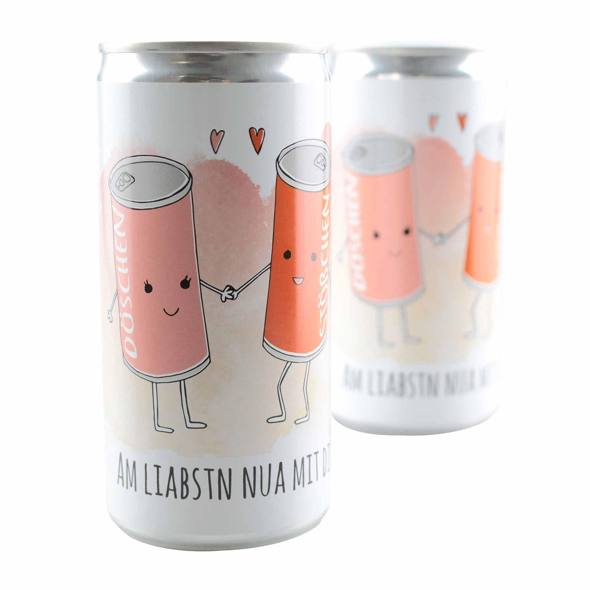 Weißer Becher mit zwei lächelnden Dosenfiguren, die sich an den Händen halten, und der Aufschrift "Am liabstn nua mit dia" auf Bayerisch.
