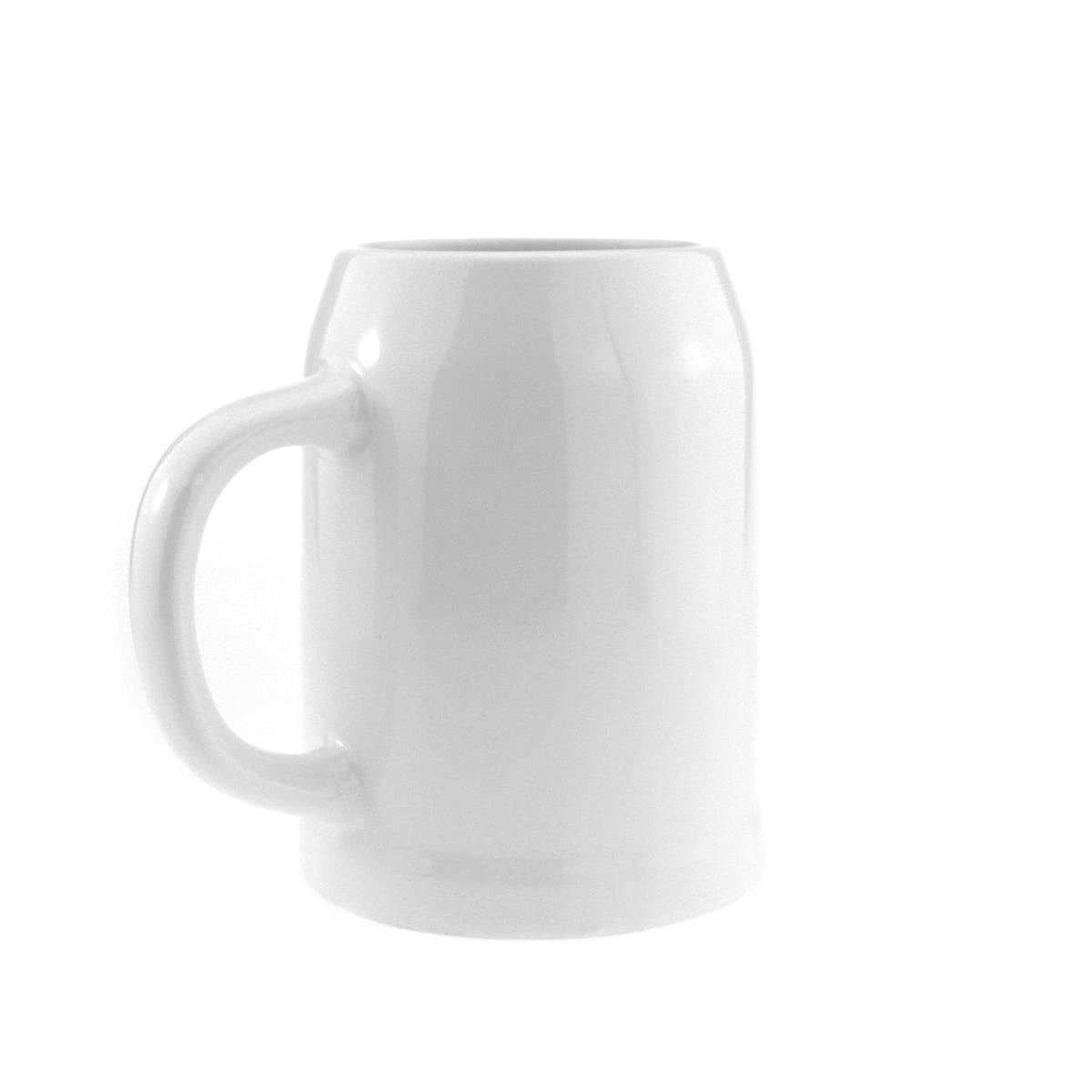 Schlichter weißer Bierkrug aus Keramik mit Henkel, ideal für Gravuren und individuelle Designs.