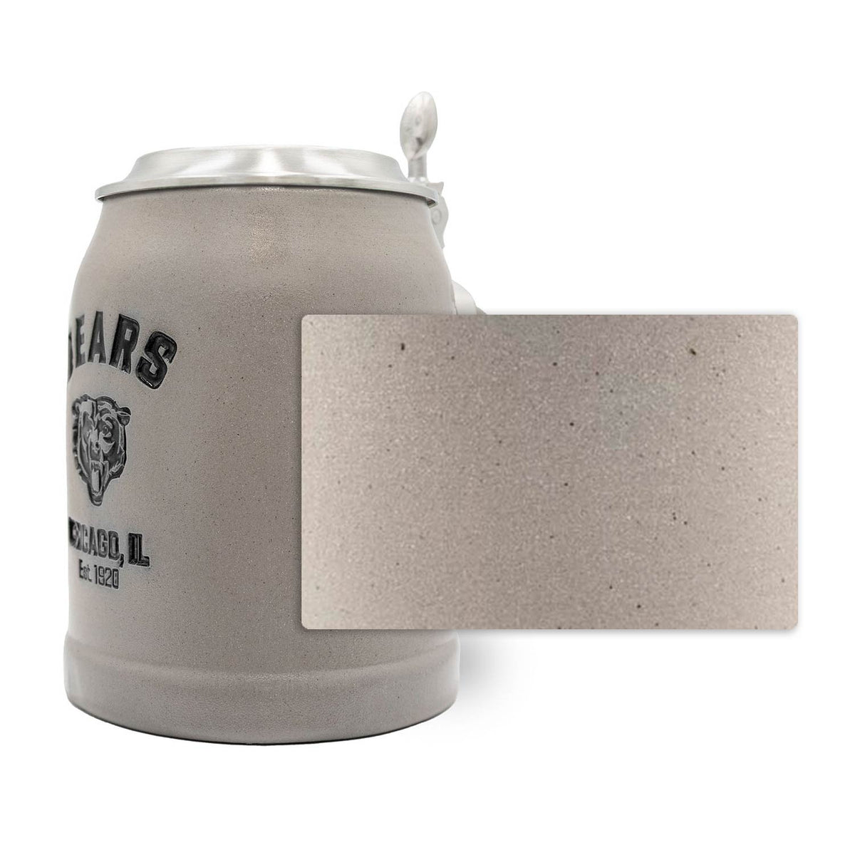 NFL PREMIUM Teamkrug Chicago Bears, grauer Steinkrug mit Zinndeckel und Logo im Detail.