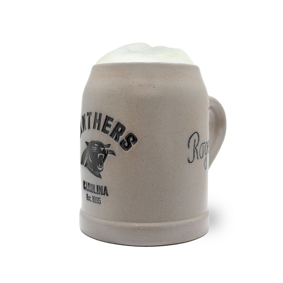 ®NFL PREMIUM Teamkrug Carolina Panthers aus grauem Steinzeug mit schwarzem Logo, gefüllt mit Schaum.