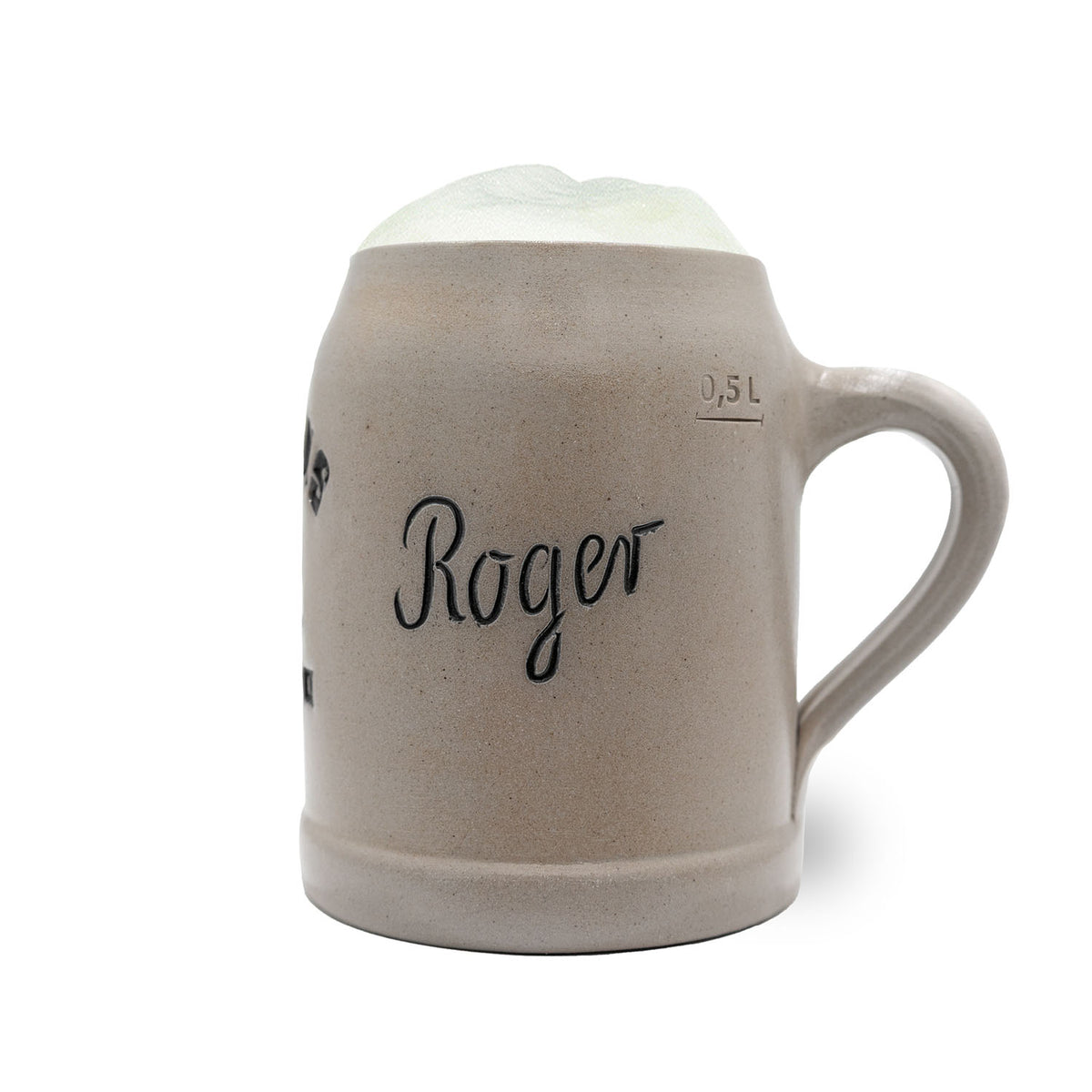 Grauer NFL PREMIUM Teamkrug Cleveland Browns mit Schriftzug Roger auf der Vorderseite, gefüllt mit Schaum.