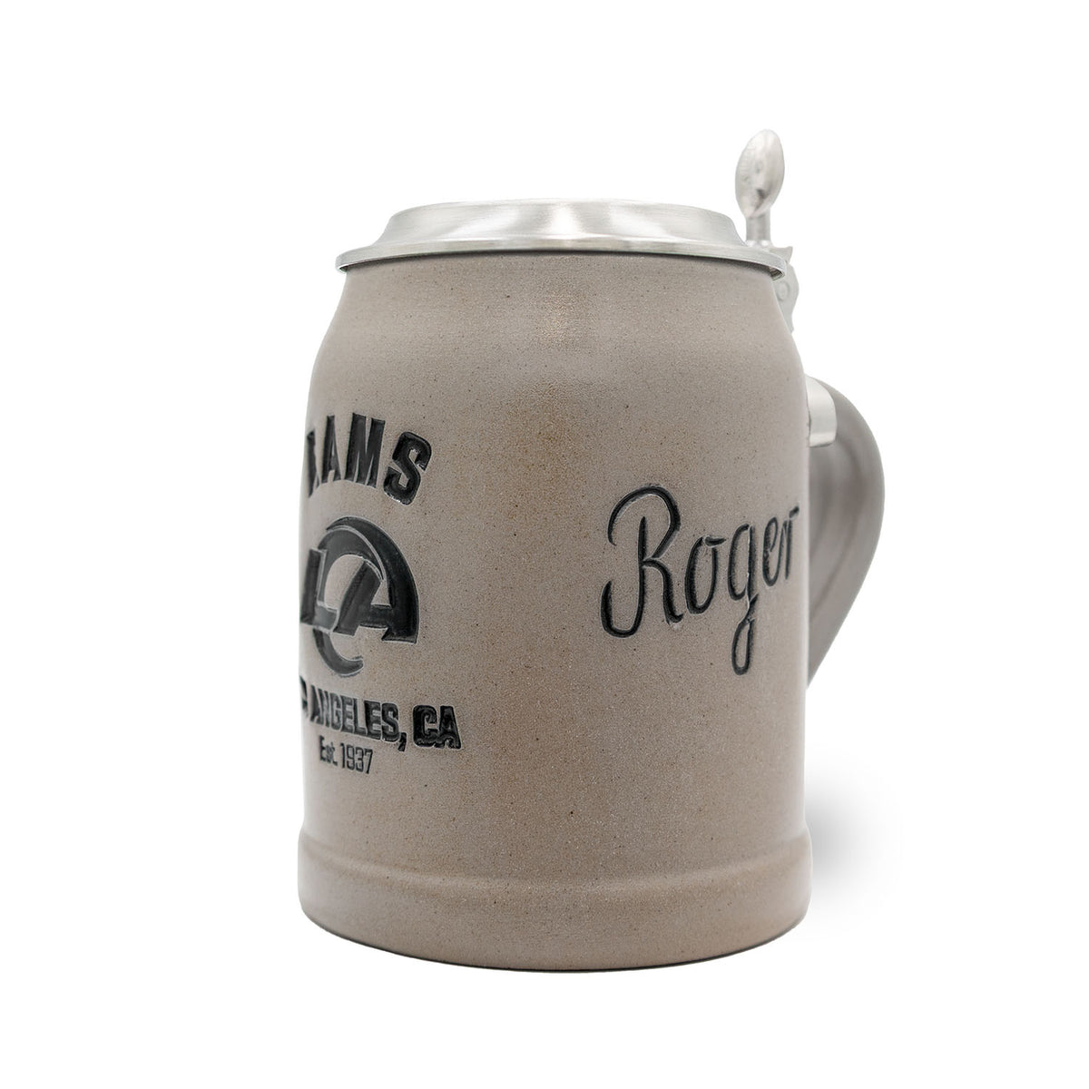 NFL PREMIUM Teamkrug Los Angeles Rams aus grauem Steinzeug mit Zinndeckel und Logo im Detail.