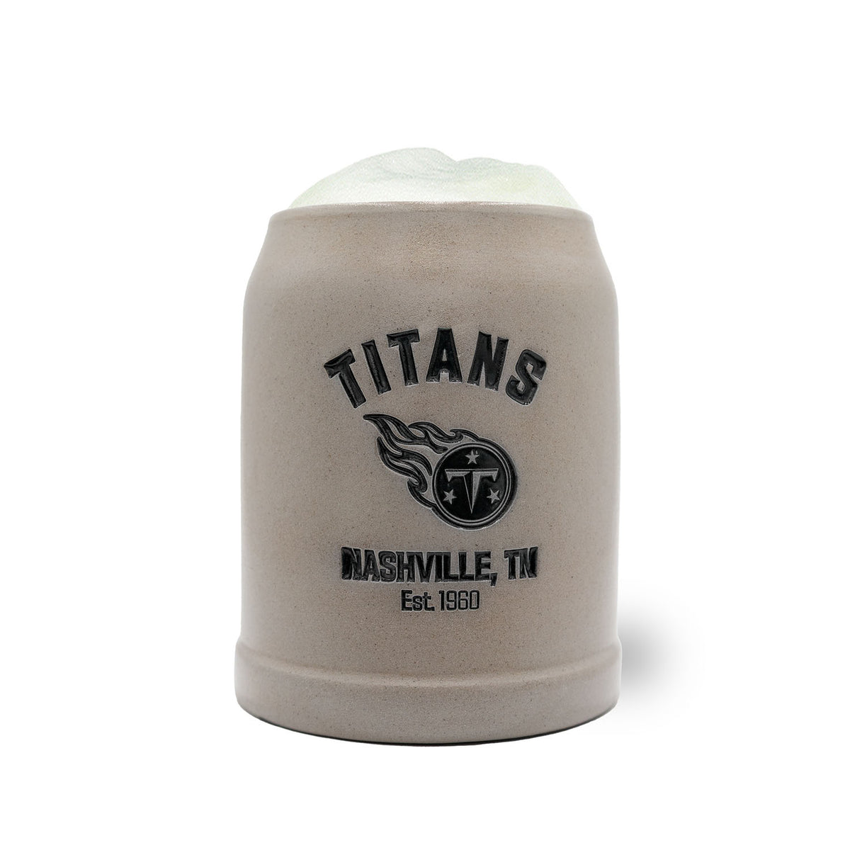 ®NFL PREMIUM Teamkrug Tennessee Titans aus Steinzeug, grau mit schwarzem Logo, gefüllt mit Bier und Schaumkrone.