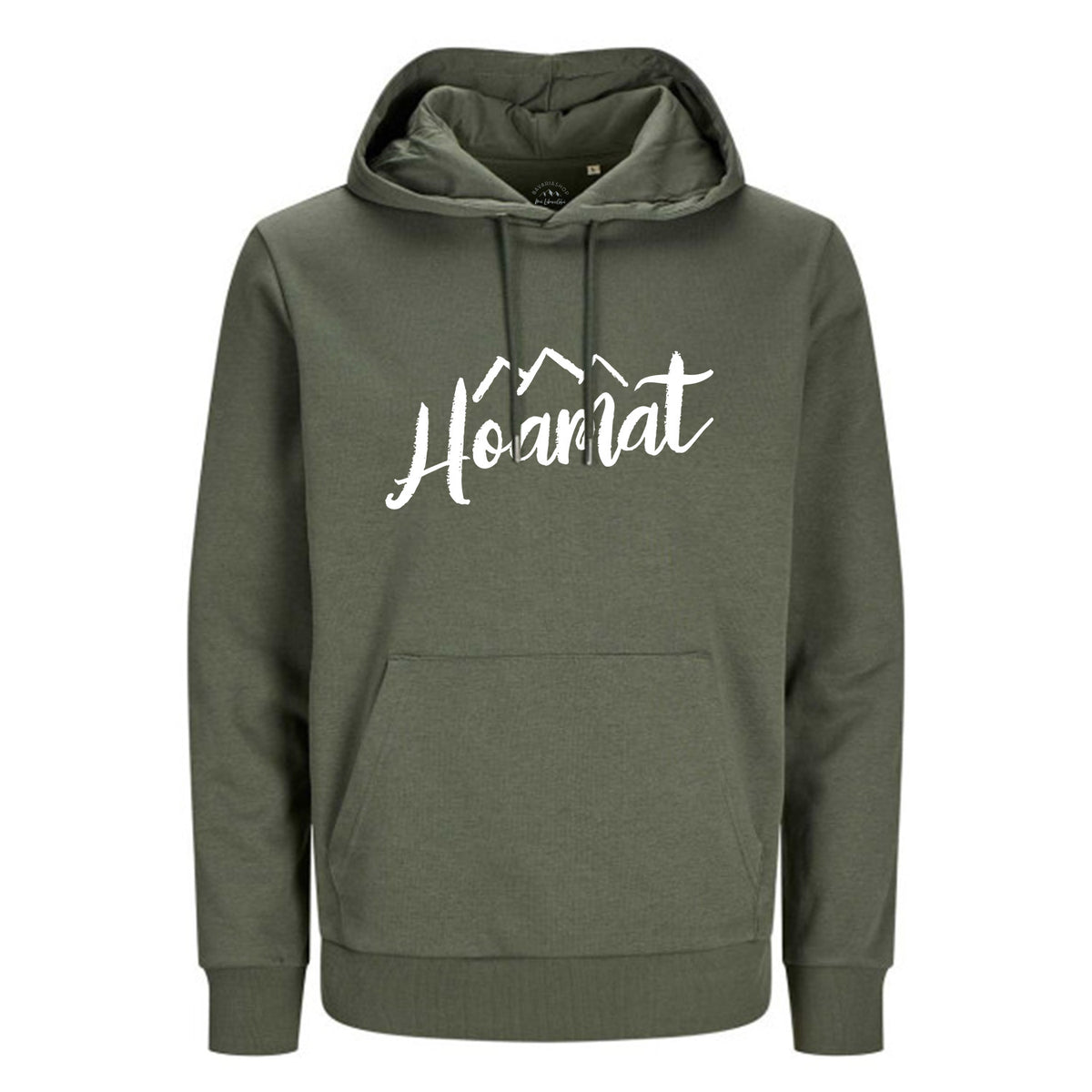 Grüner Hoodie "Hoamat" mit weißem Schriftzug und Bergmotiv, Kängurutasche und Kapuze aus Baumwollmischgewebe.