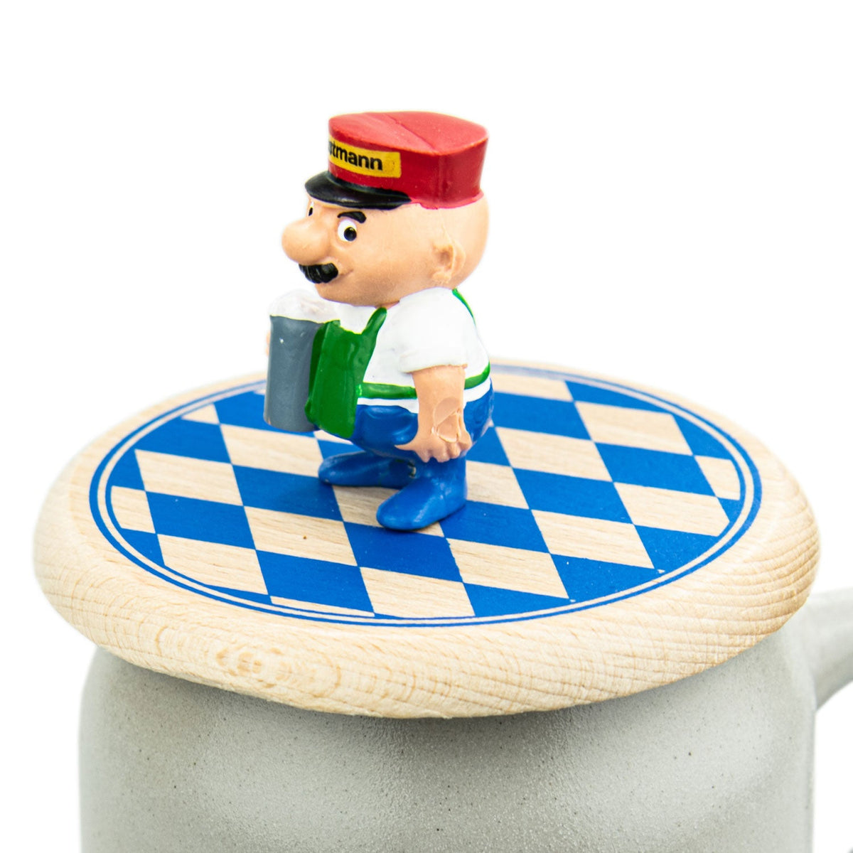 Engel Aloisius Bierdeckel Dienstmann aus Holz mit Figur und blau-weißem Karomuster auf Humpen