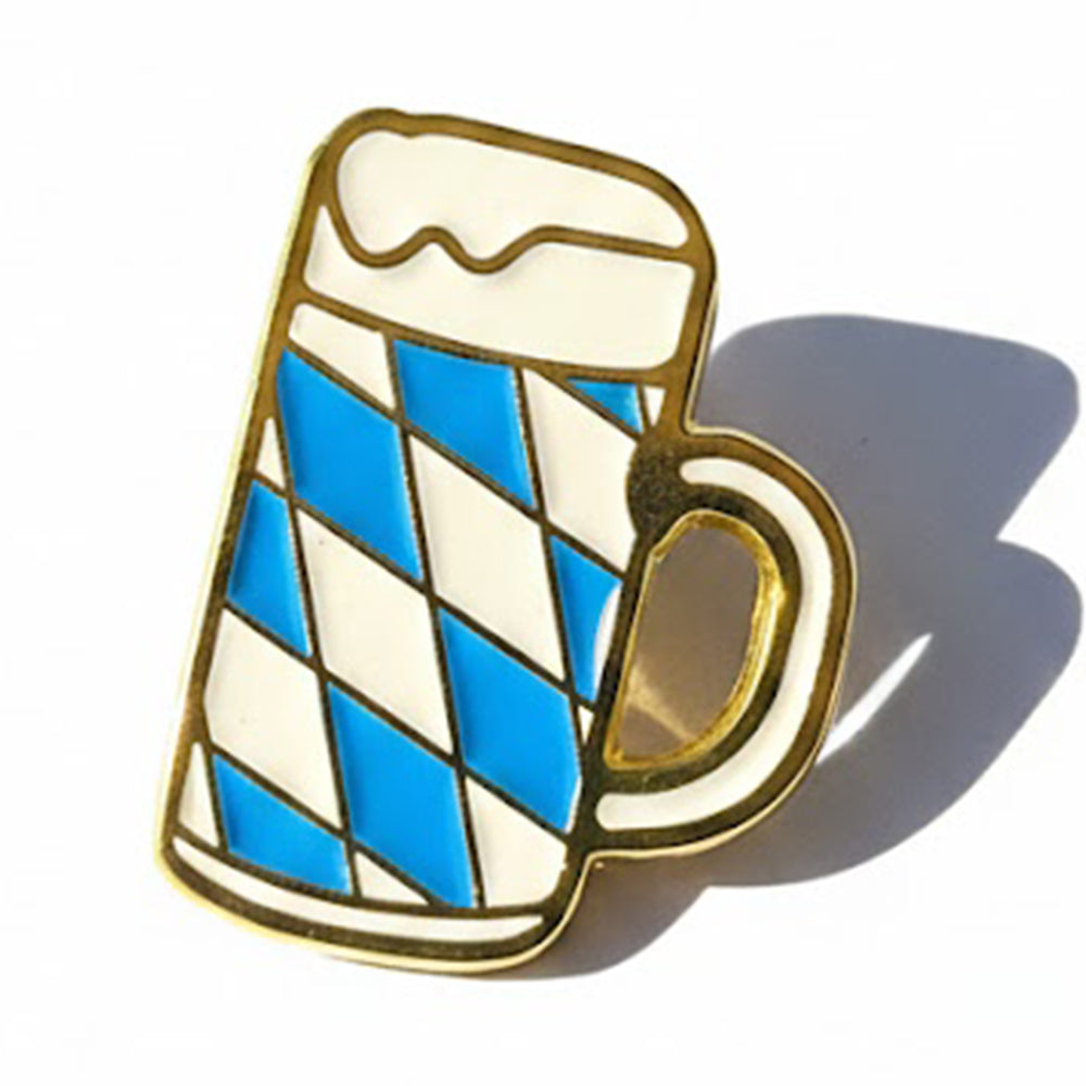 Rauten-Maßkrug Anstecker in der Seitenansicht