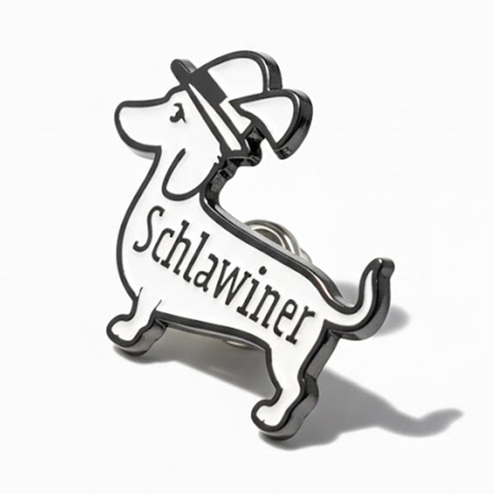 Dackel Pin Schlawiner schräg von der Seite – schwarz-weißer Dackel-Anstecker