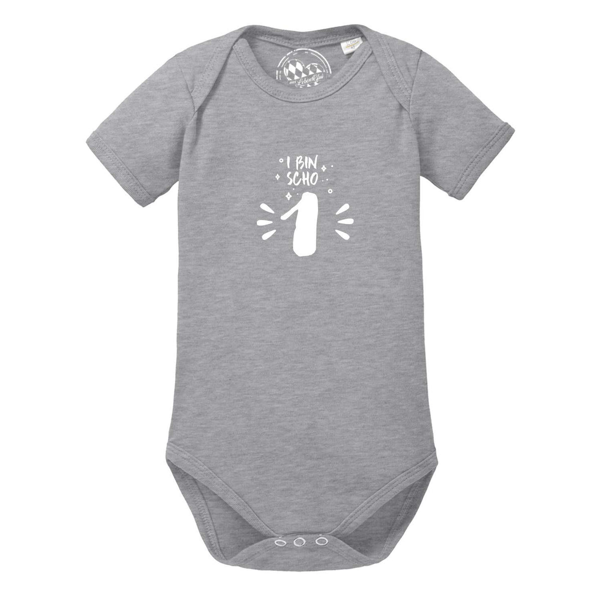 Grauer Baby Body "I bin scho 1!" mit weißem Aufdruck und kurzem Arm für den ersten Geburtstag.