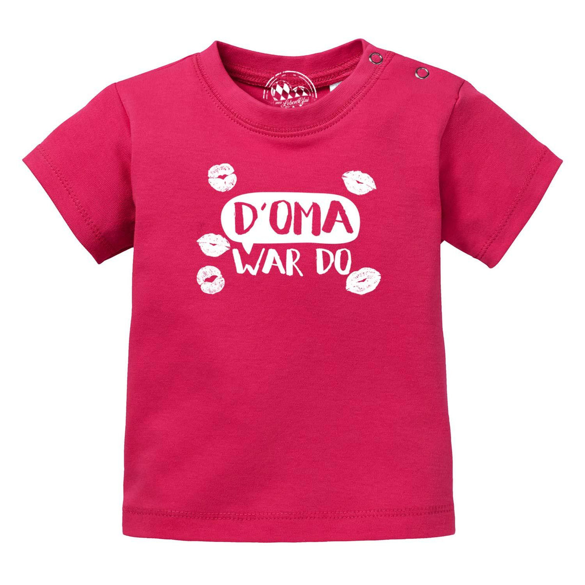 Baby T-Shirt "D' Oma war do…" in Fuchsia mit weißem Aufdruck und Kussmund-Motiven, bequeme Baumwolle.