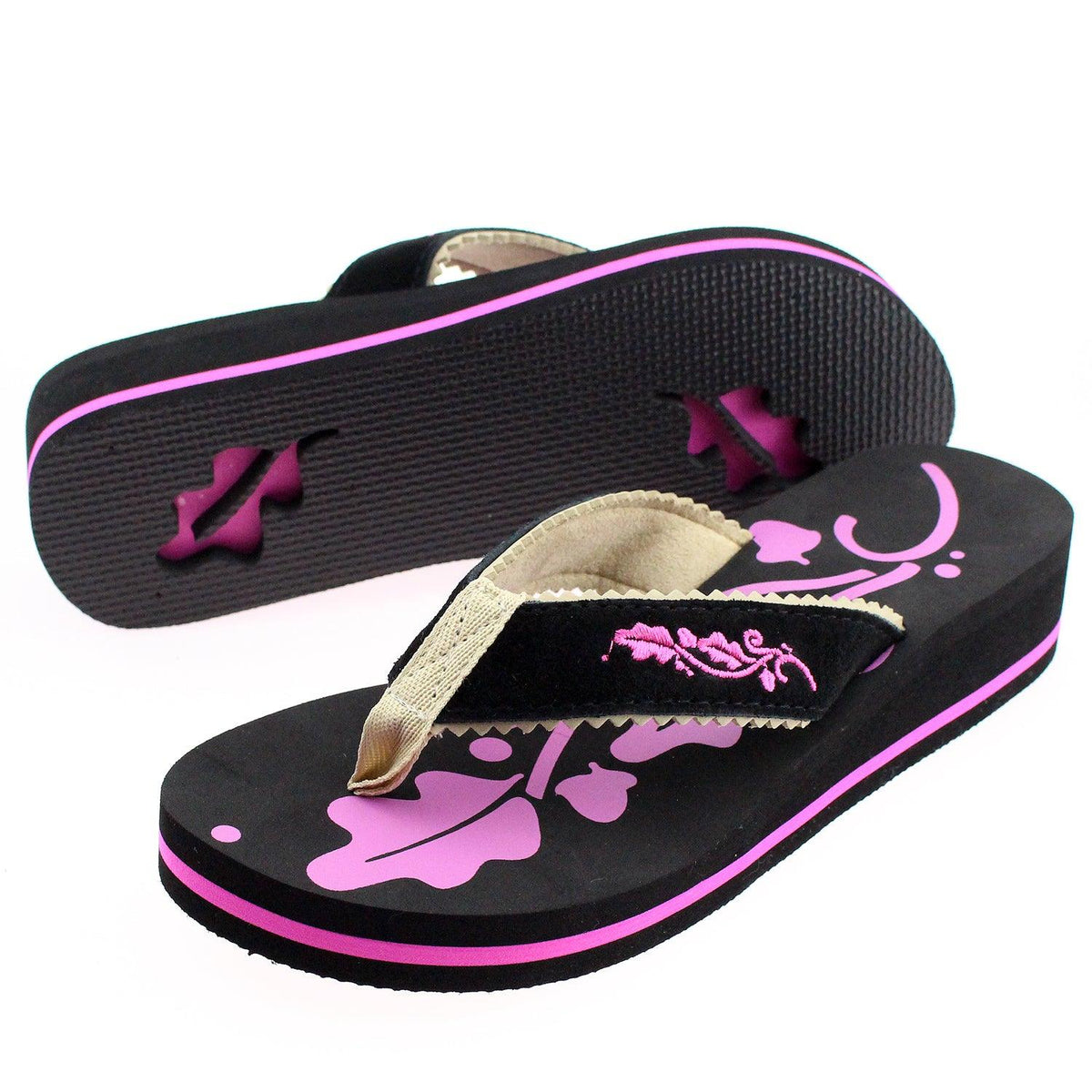 Schwarze Badesandalen Dirndlschuh mit pinkfarbenem Eichenlaub-Fußbett, zur Ferse leicht erhöhter Sohle und besticktem Riemen