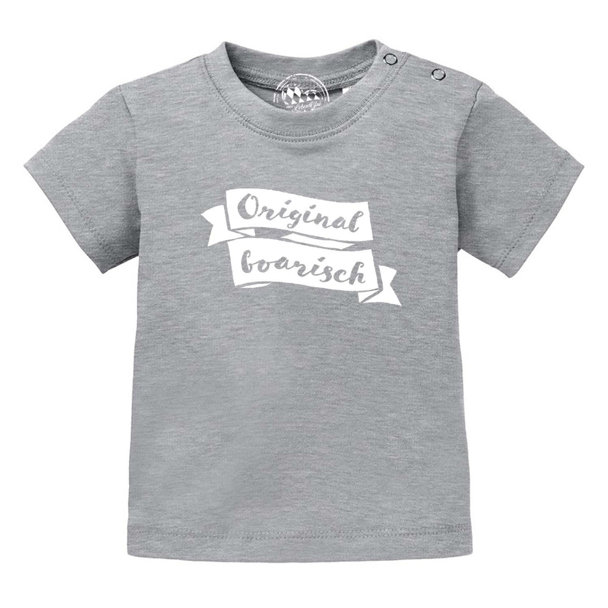 Graues Baby T-Shirt Original boarisch mit weißem Schriftzug, kurzen Ärmeln und Druckknöpfen am Kragen.