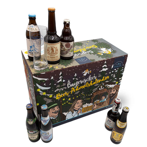 Bayerischer Bier Adventskalender Märchenwald mit verschiedenen Bierflaschen und einem Glas, festlich dekoriert.