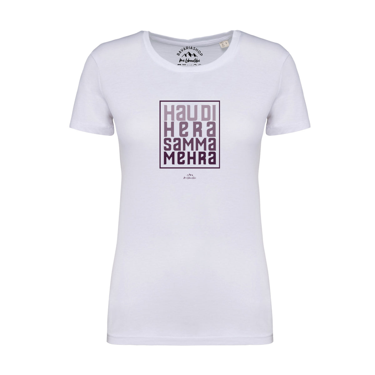 Weißes Damen T-Shirt "Hau di hera" mit bayerischem Spruch in auberginefarbener Blockschrift; femininer Schnitt.