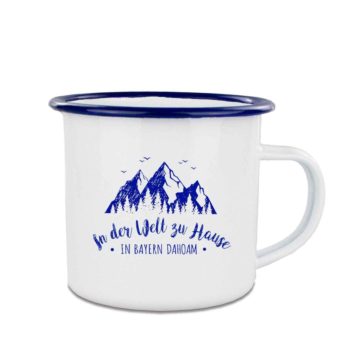 Weiße Emaille-Tasse mit schwarzem Rand und schwarzem Henkel, Aufdruck: „In der Welt zu Hause – in Bayern dahoam“, 350 ml.