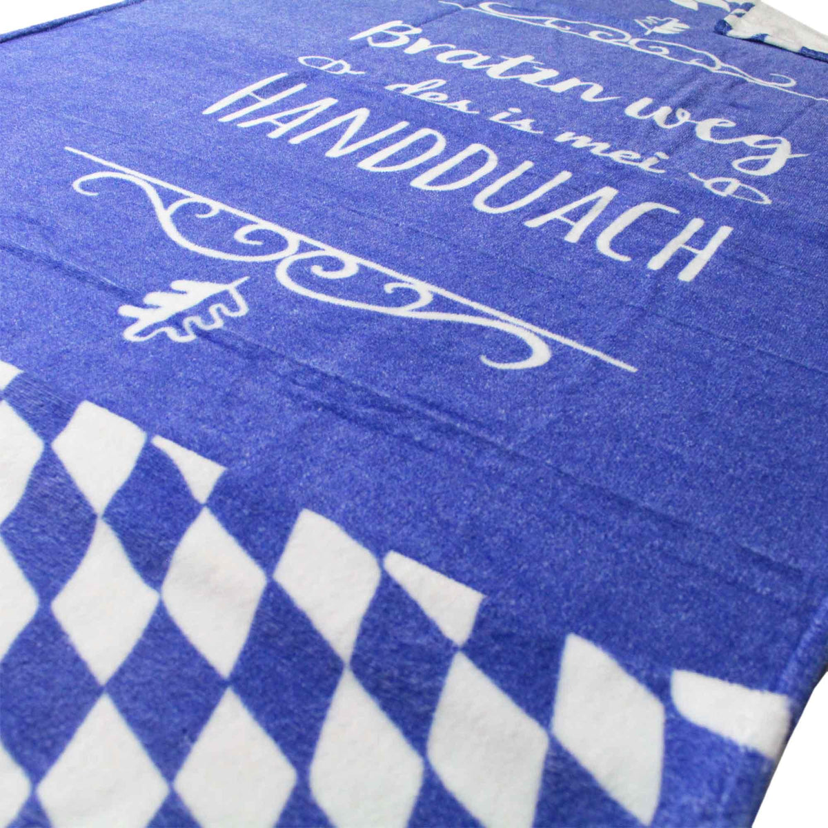Blaues Handtuch mit bayerischer Rautenmuster-Bordüre und Aufschrift "Bräutigam weg, des is mei Handtuch".