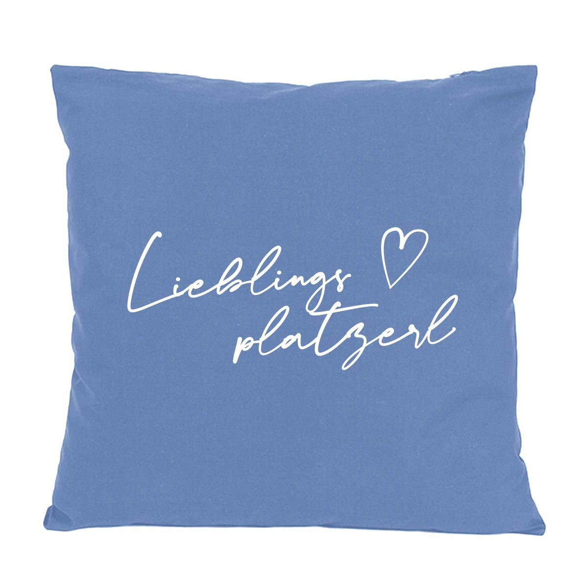 Blaues Kissen "Lieblingsplatzerl" mit weißer geschwungener Schrift und Herz, quadratisch, weich.