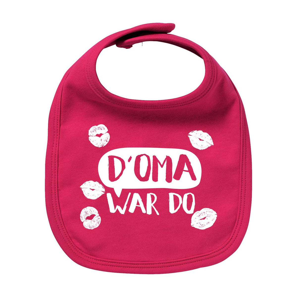 Rosa Lätzchen D' Oma war do mit weißem Schriftzug und roten Kussmund-Prints für Babys