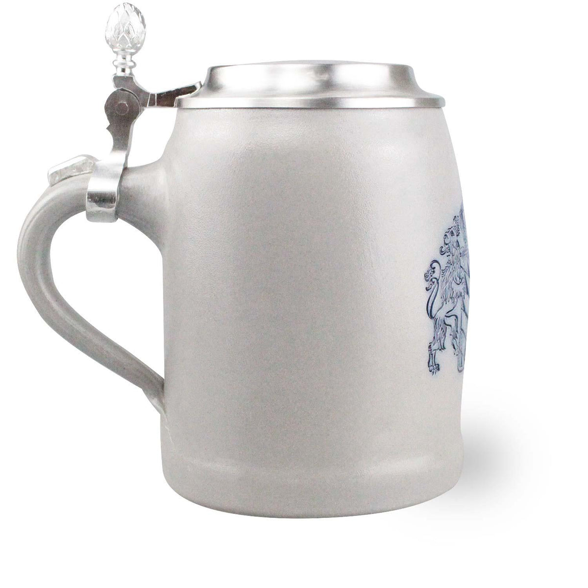 Traditioneller Bierkrug aus Steinzeug mit gravierbarem Zinndeckel und farbigem Bayernwappen auf der Front.