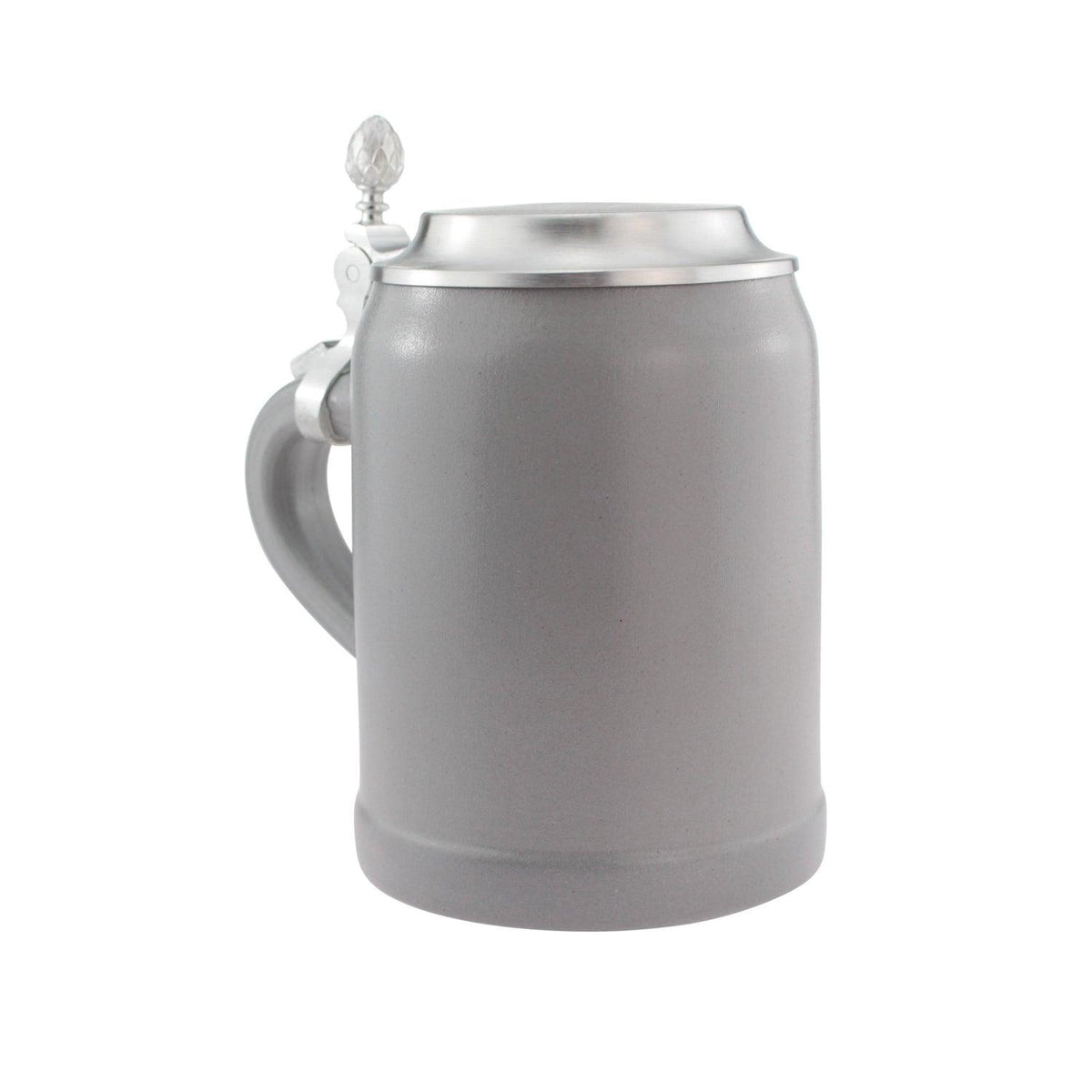 Grauer Steingut-Bierkrug mit mattem Finish und einem detaillierten Zinndeckel mit Knauf.