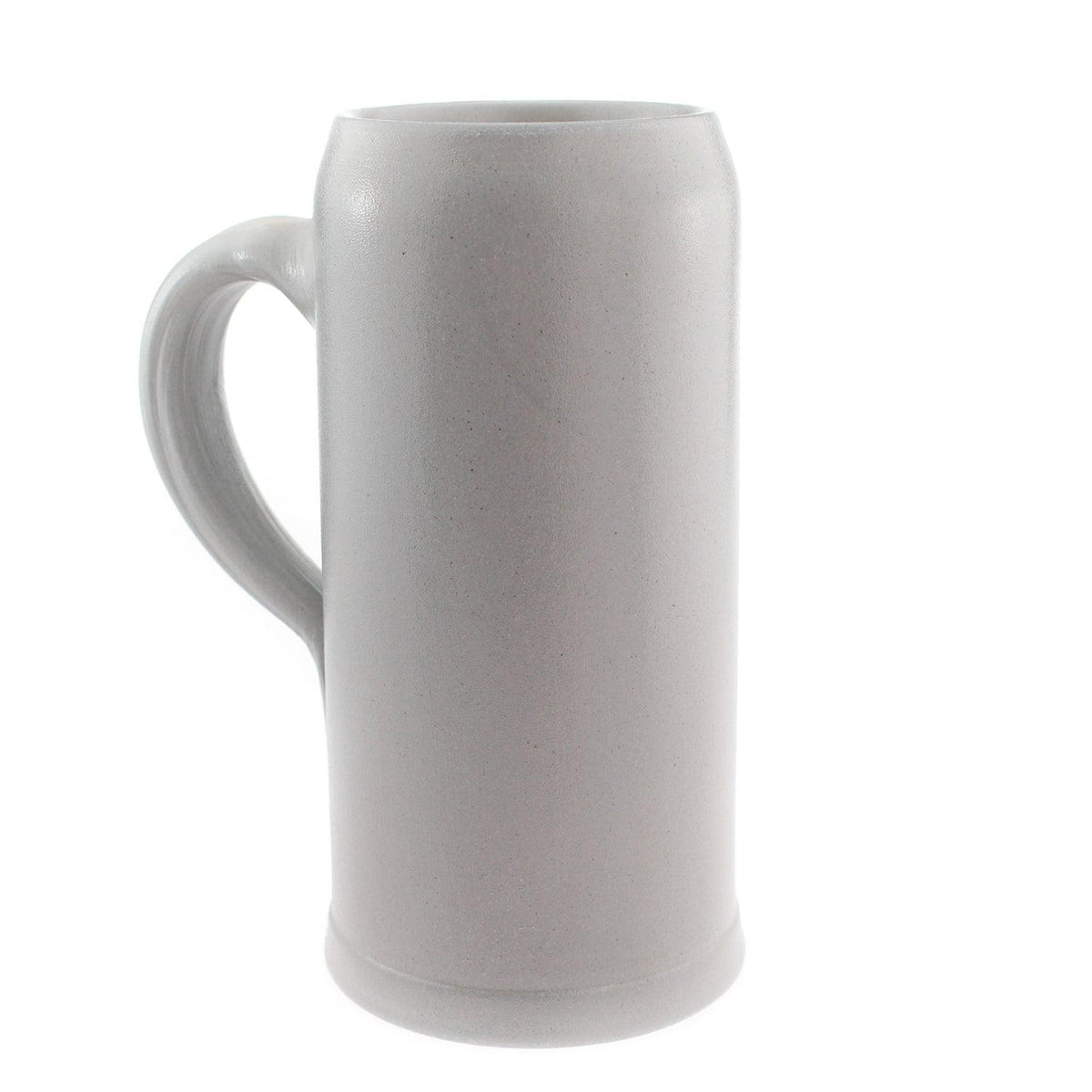 Grauer, schlichter Steinkrug oder Humpen mit Griff für Bier, Wein oder Wasser.