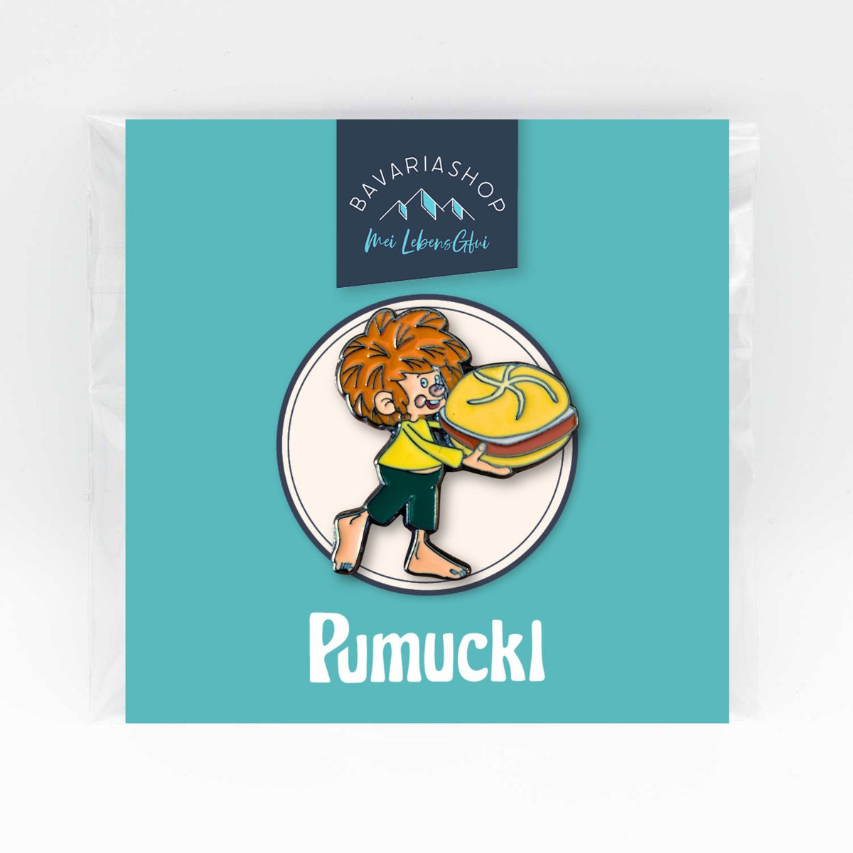 Pumuckl Pin Leberkassemmel auf Bavariashop-Rückkarte in Klarsichtfolie verpackt