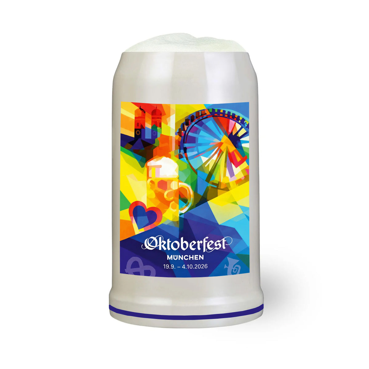 Offizieller Oktoberfestkrug 2026 ohne Deckel: Wiesnkrug aus hellgrauem Steingut mit buntem Plakatmotiv – Frauenkirche, Riesenrad, Maß und Lebkuchenherz
